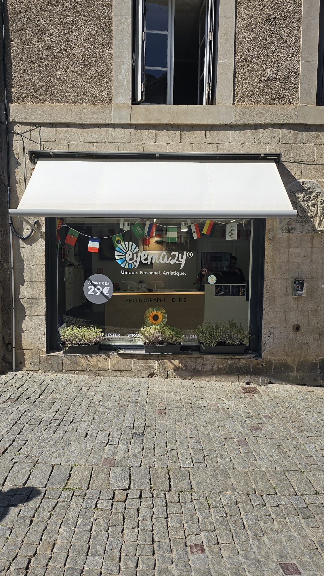 Facade of Eyemazy store in Carcassonne, France