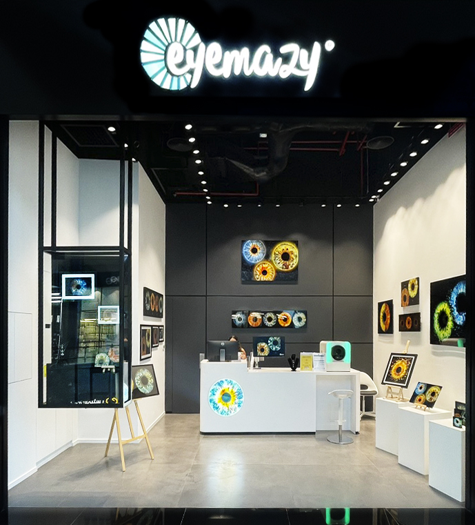 Eyemazy pocket shop in Dubai Hills Mall