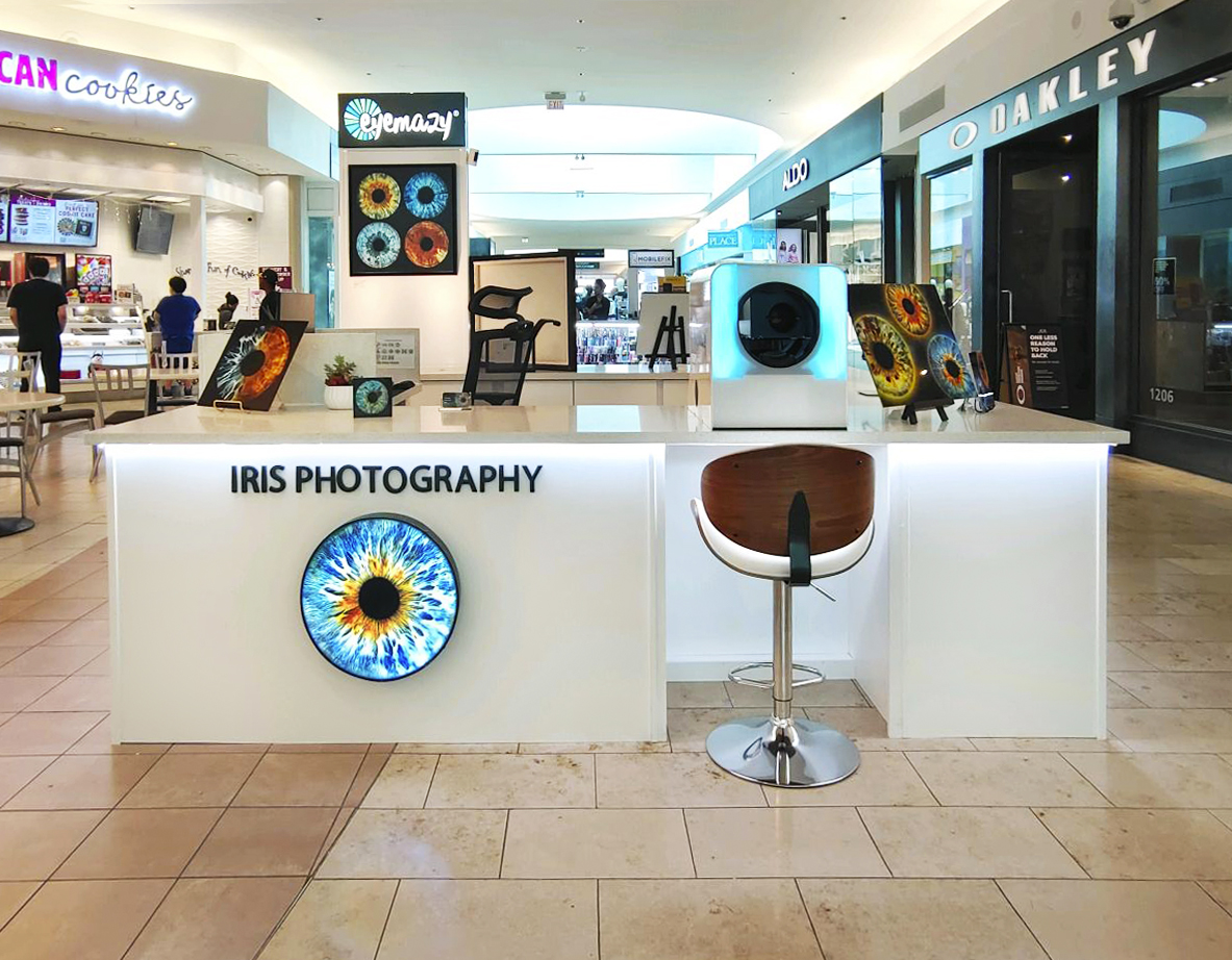 Eyemazy kiosk in Houston Baybrook Mall