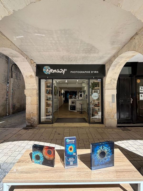 Facade of Eyemazy store in Carcassonne, France