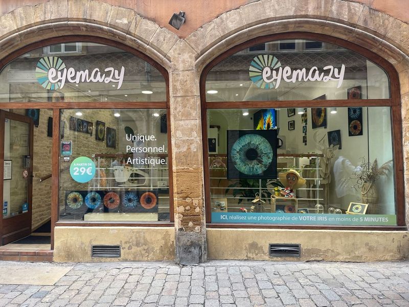 Facade of Eyemazy store in Lyon, France