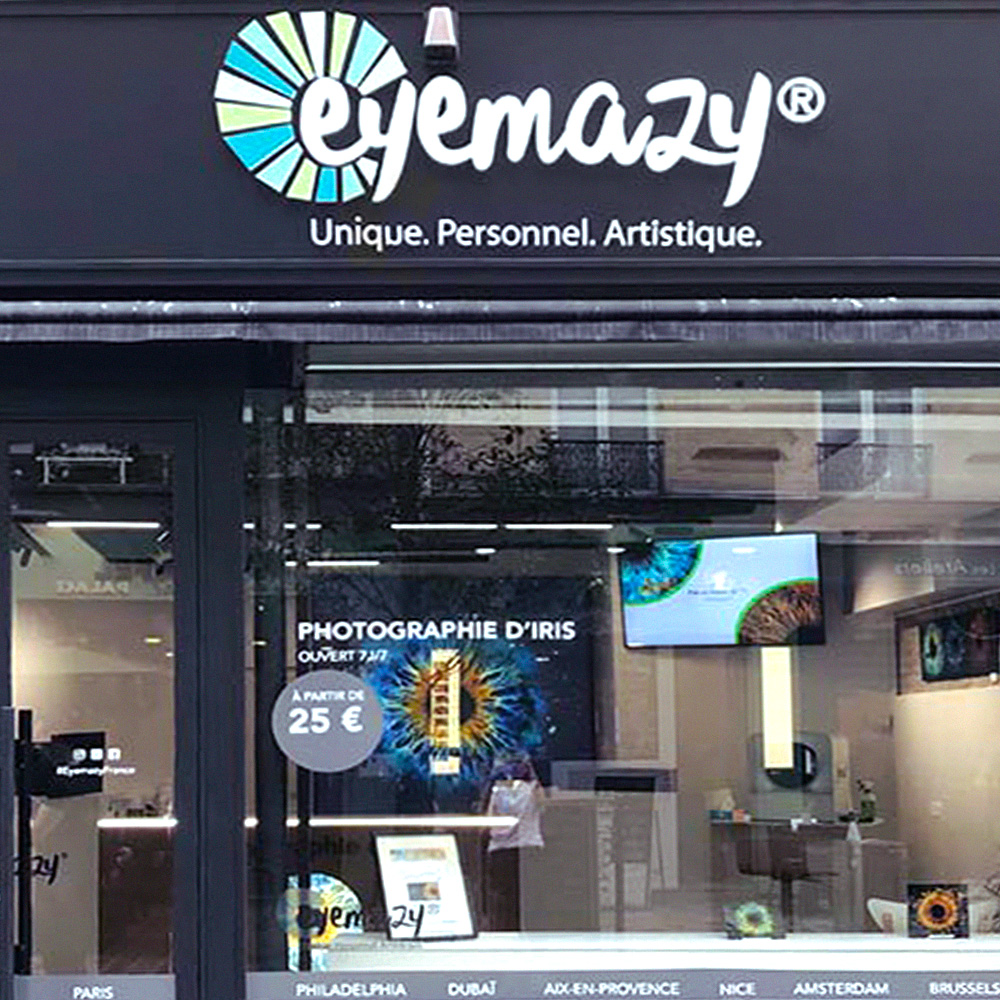 Singage of Eyemazy store in Marais, Paris