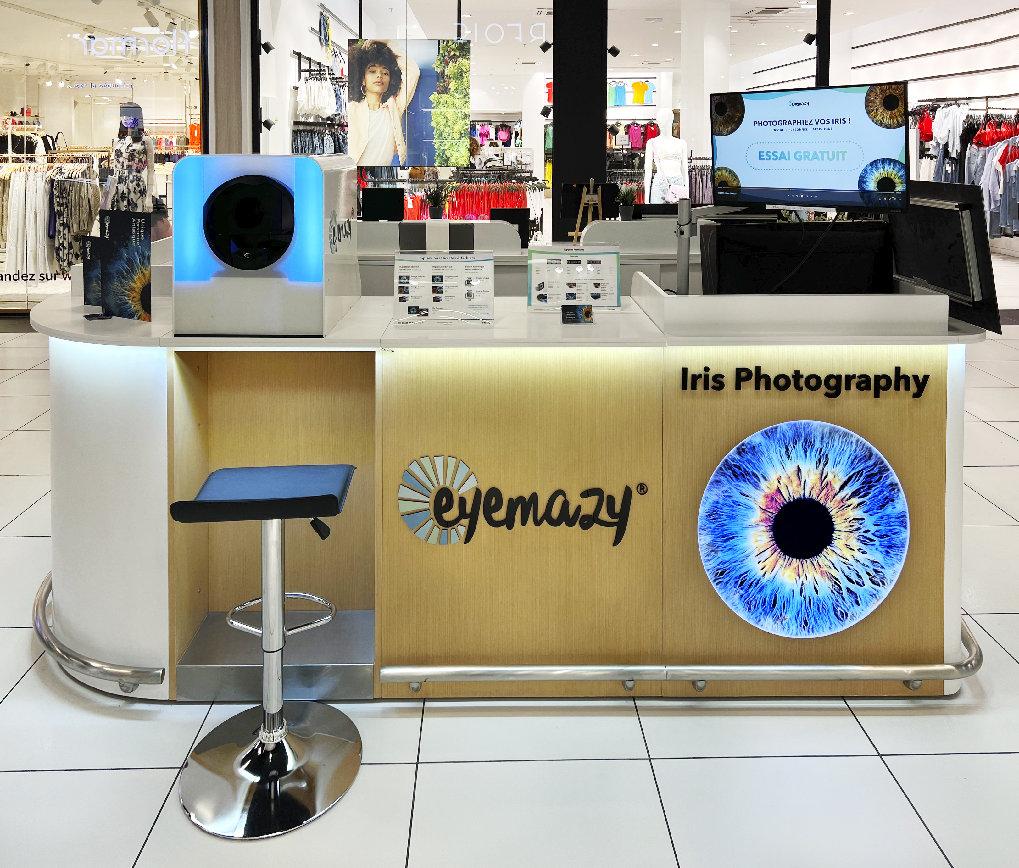 Eyemazy Kiosk in Centre commercial Duparc, Sainte-Marie